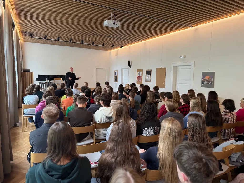 V aule litomyšlského gymnázia