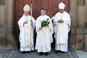 Kněžské svěcení v katedrále Svatého Ducha