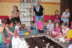 Senioři a děti strávili týden v Krkonoších na společném pobytu