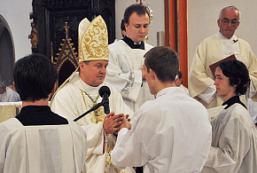 Čtyři bohoslovci jsou vysvěceni na jáhny