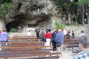 V Medžugorii si poutníci vyšlápli na místo zjevení