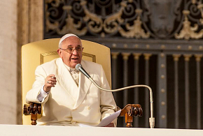 Z Hradce k apoštolským prahům. Biskupové se vydali za papežem Františkem