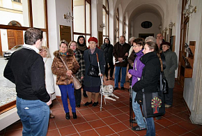 Nevidomí si prohlédli rezidenci. Hmatem