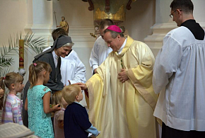 V Kuklenách posvětili nové zvony II