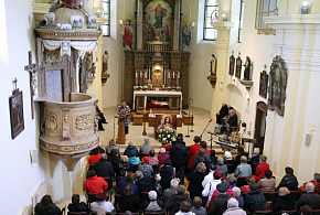 Biskup Jan otevřel v Koclířově Svatou bránu milosrdenství