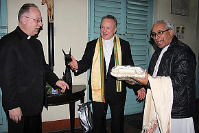 Češi dávají nemocným Indům naději