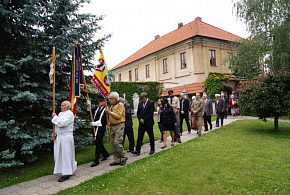 Odhalení pamětní desky P. Martinu Františku Víchovi v Dolním Újezdu