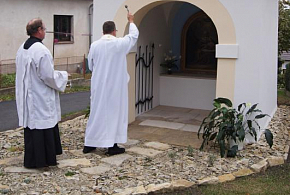 Žehnání kaple v Dolním Újezdě