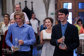 Biřmování v katedrále Svatého Ducha