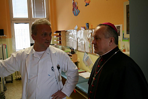 Biskupská návštěva ve Fakultní nemocnici HK