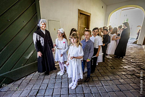 První svaté přijímání v katedrále Svatého Ducha