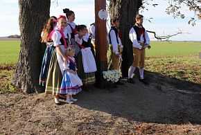 Svěcení obnoveného kříže v Lezníku