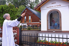 Motorkáři opravili krkonošskou kapličku