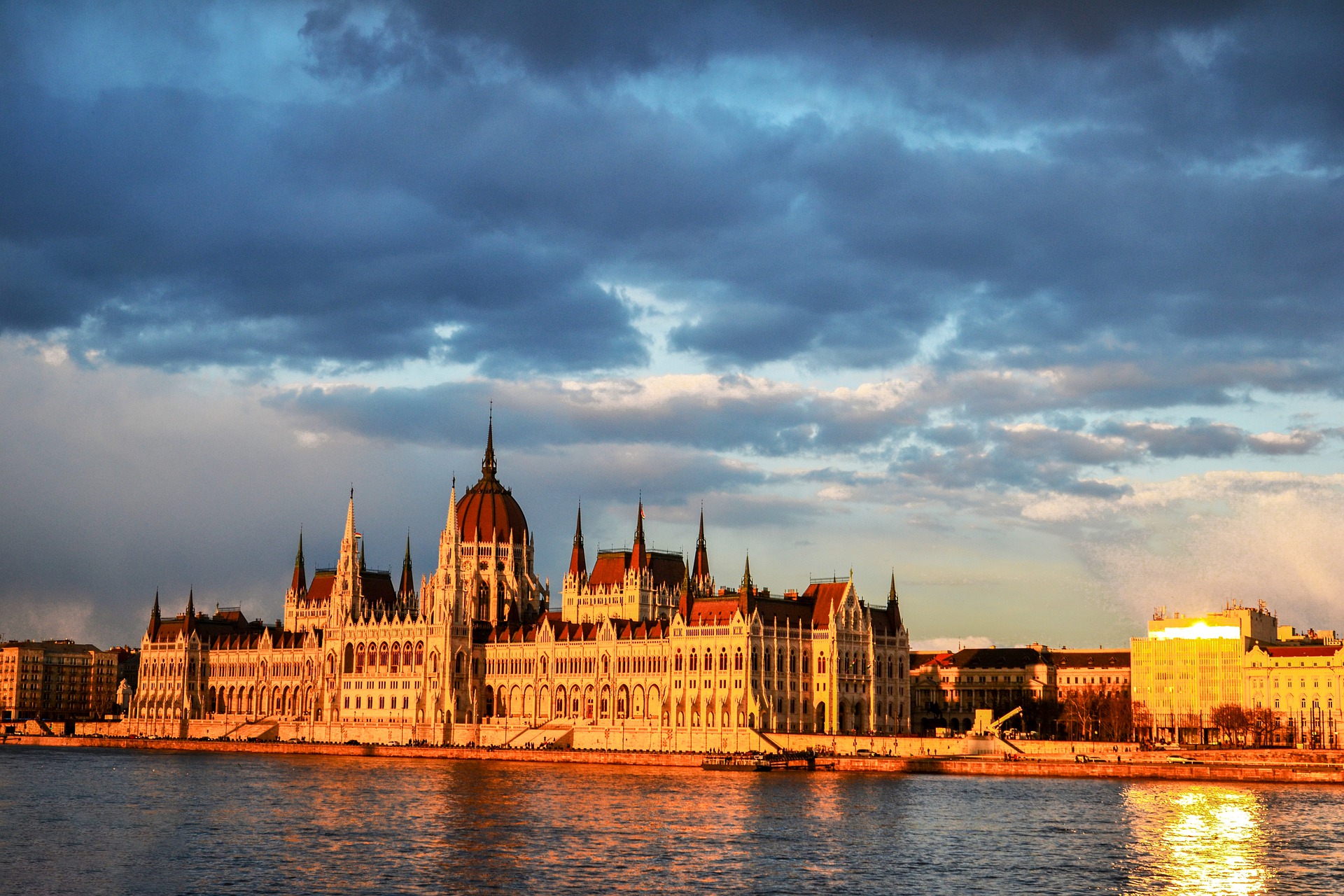 Тег венгрии. Венгрия Будапешт парламент. Будапешт Хунгари. Здание парламента Венгрии. Будапешт парламент фото.
